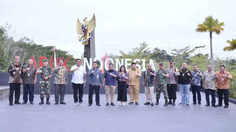 Tim Pengawas Tentang Pembangunan Daerah Perbatasan DPR (Timwas Perbatasan) meninjau  perbatasan Indonesia-Malaysia di Aruk, Kabupaten Sambas, Kalimantan Barat.