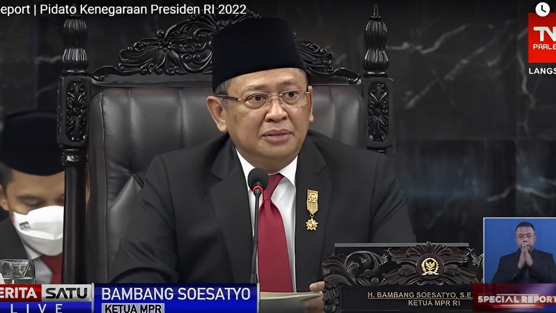 Ketua MPR Bambang Soesatyo menyampaikan pidato pengantar pada sidang tahunan MPR dan sidang bersama DPR dan DPD di Ruang Rapat Paripurna, Komplek Parlemen, Jakarta, Senin 16 Agustus 2022. (Youtube BeritaSatu TV)