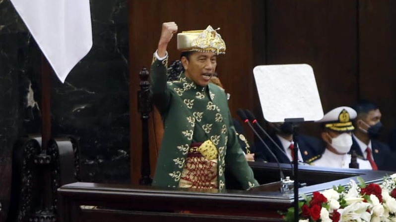 Presiden Joko Widodo berpidato pada Sidang Tahunan MPR Tahun 2022 di Kompleks Parlemen, Senayan, Jakarta, Selasa, 16 Agustus 2022. (BeritaSatu Photo/Mohammad Defrizal)