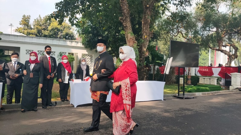 Gubernur DKi Jakarta Anies Baswedan tiba di Istana Negara ikut HUT RI ke-77, Rabu, 17 Agustus 2022. (Foto: Beritasatu.com/Lenny Tristia Tambun)
