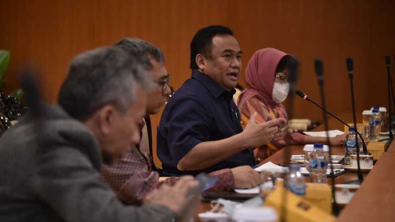 Wakil Ketua DPR RI Bidang Korinbang, Rachmat Gobel saat menerima pengurus Majelis Adat Kerajaan Nusantara (MAKN).