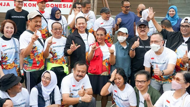 Ketua MPR RI Bambang Soesatyo menikmati akhir pekan dengan jalan pagi di kawasan perbelanjaan Sarinah bersama para menteri kabinet Indonesia Maju serta beberapa wartawan senior.