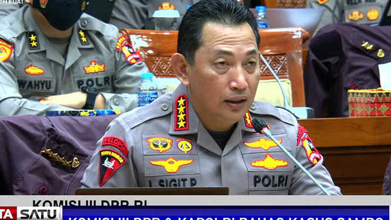 Kapolri Listyo Sigit Prabowo menyebut, tersangka Kuat Maruf sempat akan melarikan diri. Namun, Kuat akhirnya berhasil diamankan polisi. 