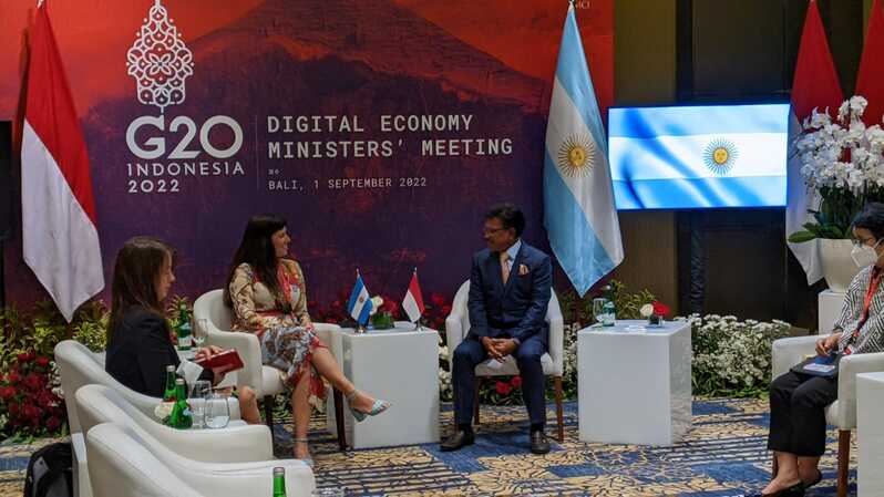 Menteri Komunikasi dan Informatika (Menkominfo) Johnny G Plate melakukan pertemuan bilateral dengan State Secretary of Public Innovation of the Chief of Cabinet of Ministers Argentina Micaela S