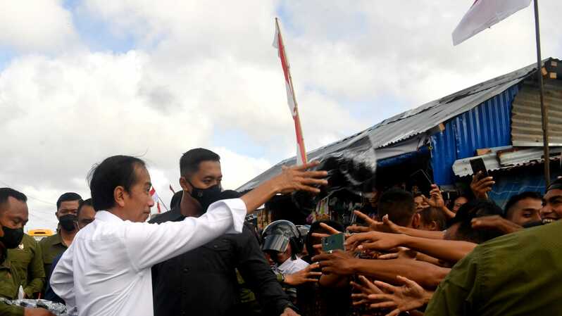Pasar Olilit yang berada di Tanimbar Selatan, Kabupaten Kepulauan Tanimbar menjadi lokasi pertama yang dituju oleh Presiden Joko Widodo dan Ibu Negara Iriana Jokowi dalam kunjungan kerja ke Provinsi Maluku, Jumat, 2 September 2022.