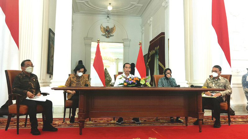 Presiden Joko Widodo memberikan keterangan pers terkait kenaikan harga BBM di Istana Merdeka, Kompleks Istana Kepresidenan Jakarta, Sabtu, 3 September 2022. (BPMI Setpres)