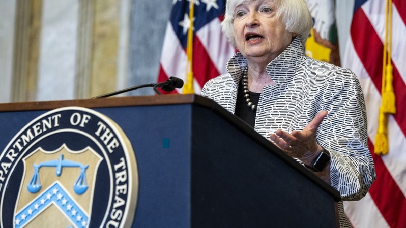 Menteri Keuangan Amerika Serikat (AS) Janet Yellen berbicara tentang keadaan ekonomi AS selama konferensi pers di Departemen Keuangan di Washington, AS pada 28 Juli 2022. (FOTO: SAUL LOEB / AFP)