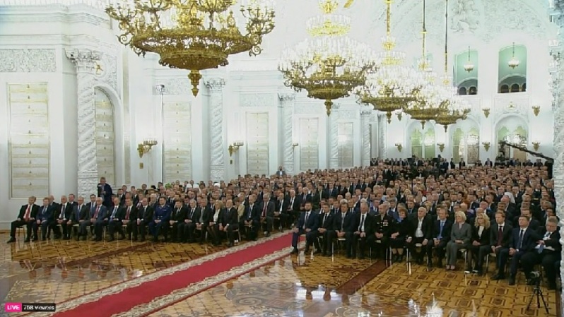 Ratusan orang duduk di St. George's Hall saat Presiden Rusia pidato tentang aneksasi beberapa wilayah Ukraina pada 30 September 2022. (Foto: Sky News)
