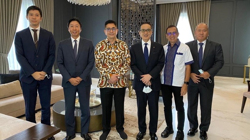Direktur Utama Indika Energy Arsjad Rasjid beserta jajaran manajemen Indika Energy bertemu dengan CEO Marubeni Indonesia Shinji Kasai, yang didampingi oleh manajemen Marubeni Indonesia. (Foto: Instagram/arsjadrasjid)