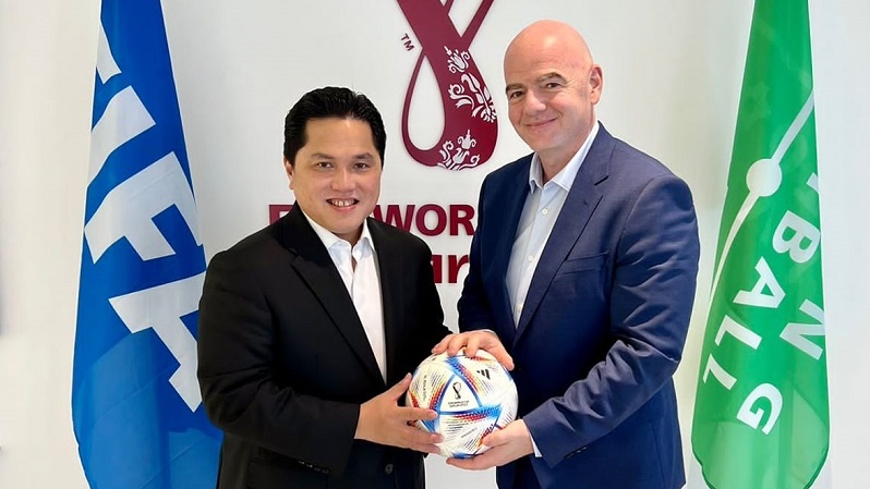 Erick Thohir saat melakukan pertemuan dengan Presiden FIFA Gianni Infantino, di Doha, Qatar pada 5 Oktober 2022.