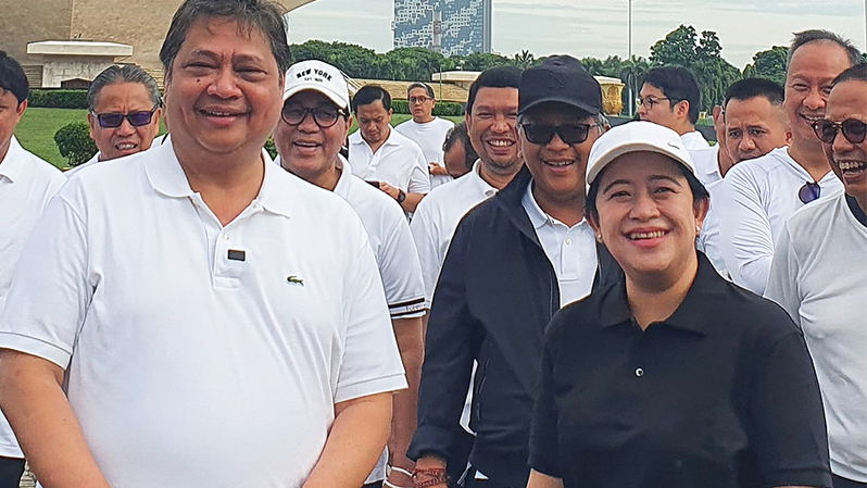Ketua DPP PDI Perjuangan Puan Maharani mengadakan pertemuan dengan Ketua Umum Partai Golkar Airlangga Hartarto di Kawasan Monas, Jakarta, Sabtu, 8 Oktober 2022.
