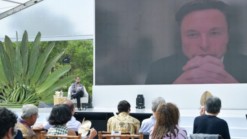 Dialog antara Mendikbudristek Nadiem Anwar Makarim dengan pebisnis asal Amerika Serikat Elon Musk di Bali pada 14 November 2022. (Foto: ANTARA/HO- Humas Kemendikbudristek)