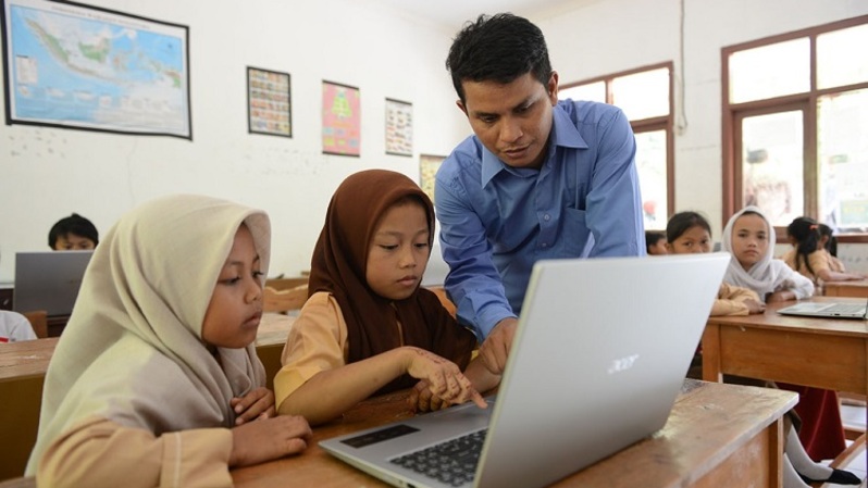 Acer memberikan dukungan berupa laptop Acer kepada Sekolah Dasar Negeri Cipinang 03, Kecamatan Rumpin, Kabupaten Bogor. (Ist)