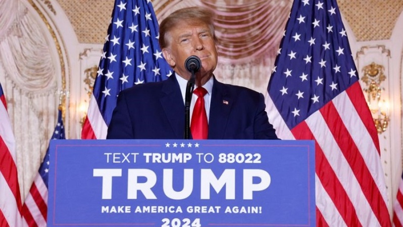 Mantan Presiden Amerika Serikat (AS) Donald Trump berbicara di Mar-a-Lago Club, Palm Beach, Florida, AS pada 15 November 2022. (FOTO: ALON SKUY/AFP)