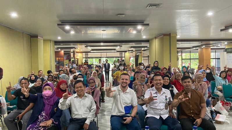 Arnold Sebastian Egg bertemu ratusan UMKM Jakpreneur binaan Sudin PPKUKM Pemkot Jakarta Timur pada Rabu (16/11/2022)  di kantor Walikota Jakarta Timur.
