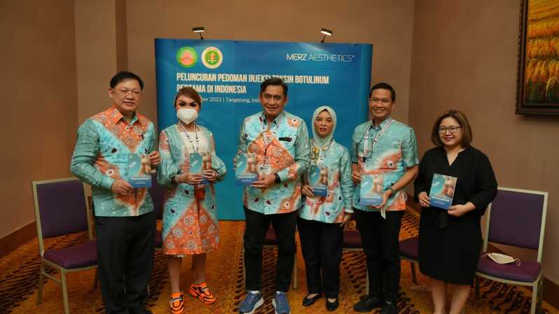 Kelompok Studi Dermatologi Kosmetik Indonesia (KSDKI) dan dari Perhimpunan Dokter Spesialis Kulit dan Kelamin Indonesia (PERDOSKI) meluncurkan publikasi Pedoman Injeksi Toksin Botulinum yang pertama di Indonesia