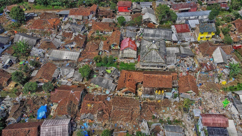 Foto udara suasana pasca gempa berkekuatan 5,6 SR dengan pusat gempa 10 km barat daya Kabupaten Cianjur, Rabu  (23/11/2022). (B Universe Photo/Joanito De Saojoao)