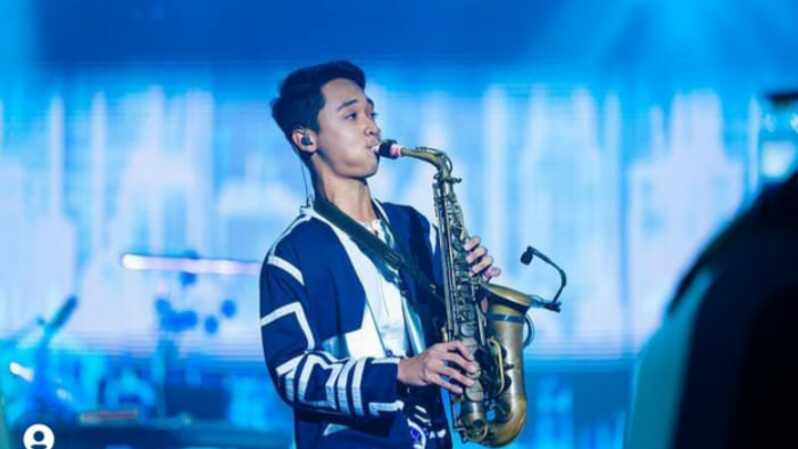 Kevin Leonidas, seorang pemain saxophone dari SMAK Kesuma Mataram, Nusa Tenggara Barat (NTB) memenangi ajang pencarian bakat Pocari Sweat BINTANG SMA 2022, sekaligus menjadi brand ambassador Pocari Sweat. ( Foto: Instagram @kepinleon dan @pocariid )