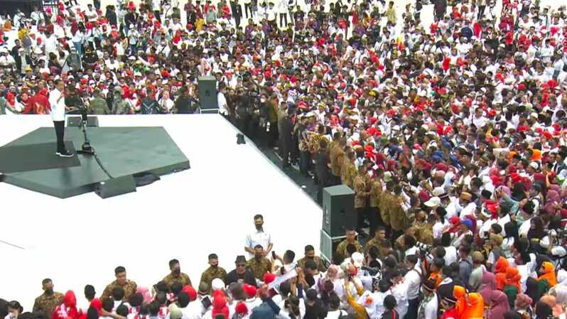Presiden Joko Widodo saat memberi sambutan pada acara relawan bertajuk Nusantara Bersatu, Sabtu (26/11/2022)