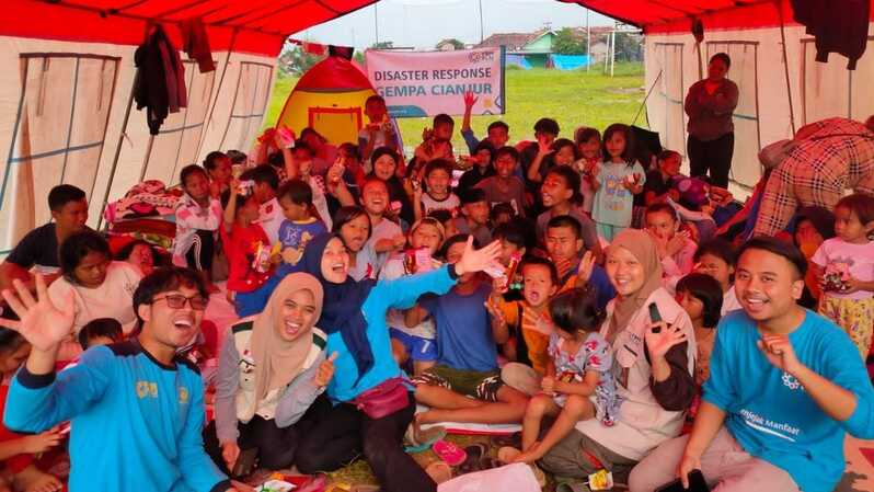 Keceriaan Anak-anak dan Relawan PLN di Pengungsian Gempa Cianjur 