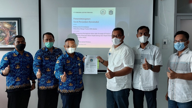Penandatanganan kontrak kegiatan pembangunan/peningkatan jalan-jalan strategis di Provinsi DKI Jakarta.