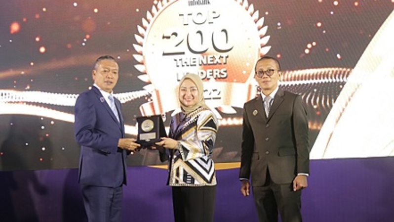 Direktur Komersial & UMKM bank bjb Nancy Adistyasari berhasil meraih penghargaan sebagai The Next Top Leader 2022