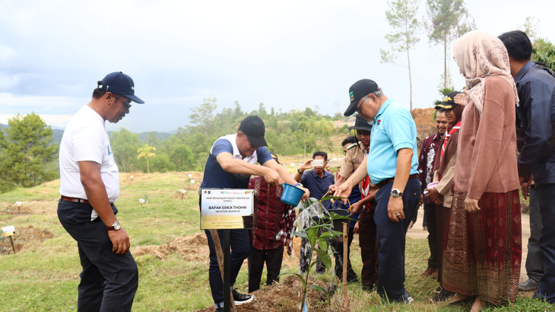 Bertempat di TPA Kayu Gadang-Sawahlunto pada 1 Desember 2022, Menteri BUMN Erick Thohir ikut menanam pohon yang diinisiasi oleh PTBA.