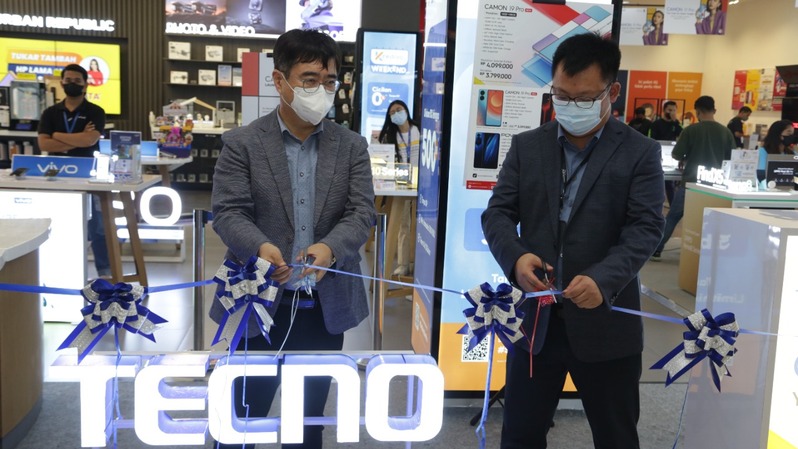 TECNO mempercayakan Erajaya Digital sebagai perusahaan retail dan distribusi perangkat elektronik  di Indonesia untuk memasarkan produk-produk terbaik dari TECNO di pasar offline.