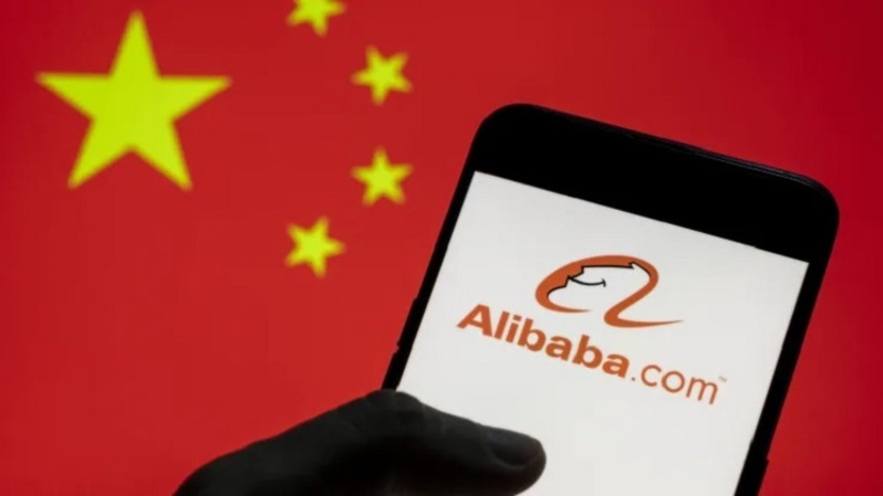 Raksasa e-commerce Tiongkok Alibaba adalah salah satu dari 100 perusahaan yang menghadapi risiko delisting di Amerika Serikat (AS) pada 2024, jika informasi audit mereka tidak tersedia untuk inspektur Badan pengawas akuntansi perusahaan publik (PCAOB). (Foto: Budrul Chukrut / Sopa Images / Lightrocket / Getty Images)