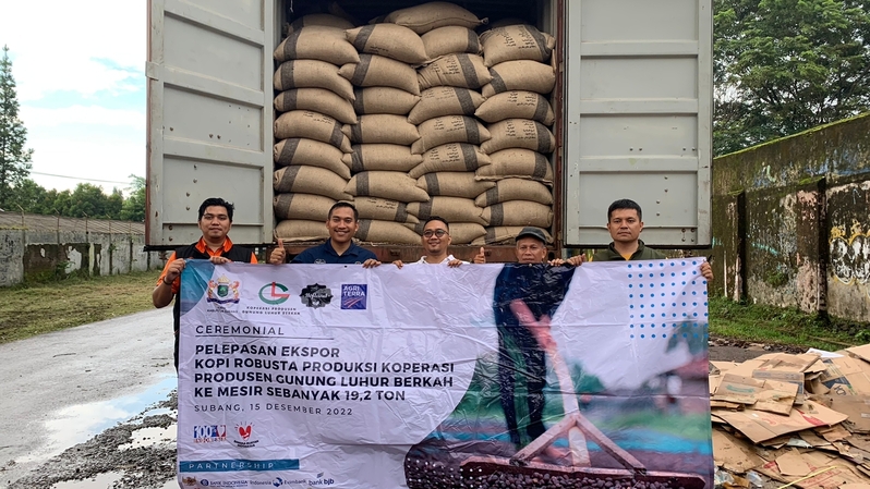 Desa Devisa Kopi Subang melalui Koperasi Produsen Gunung Luhur Berkah melepas ekspor komoditas unggulan kopi robusta dengan volume 19,2 ton ke Mesir.