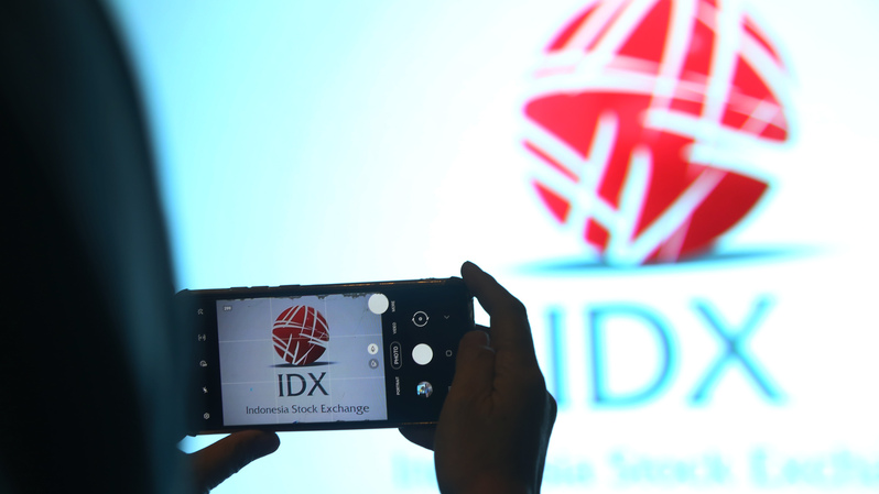 Logo IDX di gedung Bursa Efek Indonesia (BEI), di Jakarta. (B-Universe Photo/Mohammad Defrizal)