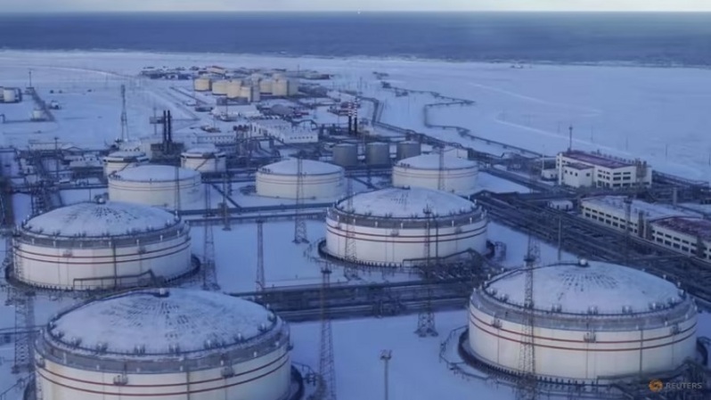 Tampilan udara menunjukkan fasilitas penyimpanan milik perusahaan Lukoil di pelabuhan Arktik Varandei, Rusia pada 22 Oktober 2013. (Foto: REUTERS/Olesya Astakhova)