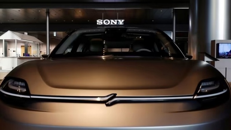 Kendaraan Prototipe Vision-S Sony Corp. ditampilkan di kantor pusatnya di Tokyo, Jepang pada 4 Maret 2022. (Foto: REUTERS/Kim Kyung-Hoon/File Foto)