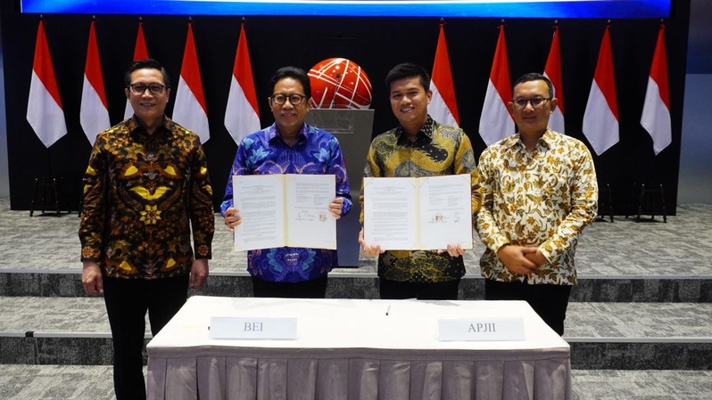 APJII dan BEI teken MoU guna sosialisasi peran pasar modal bagi para pelaku usaha telekomunikasi di Indonesia. 


