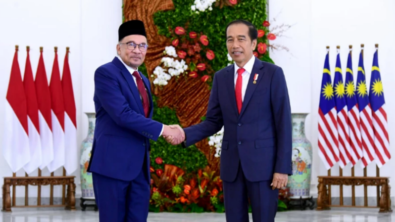 Presiden Joko Widodo (Jokowi) menerima kunjungan PM Malaysia, Anwar Ibrahim di Istana Bogor, Jawa Barat, Senin, 9 Januari 2023.  (Foto: BPMI Setpres)