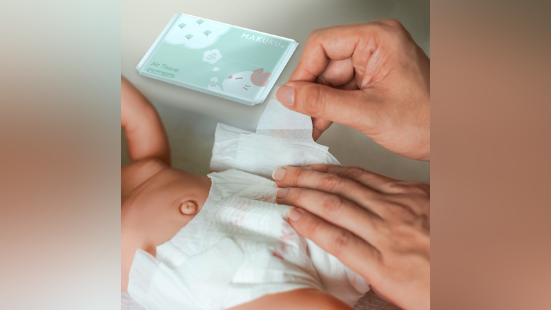 Ilustrasi bayi sedang dibersihkan menggunakan lotion tissue