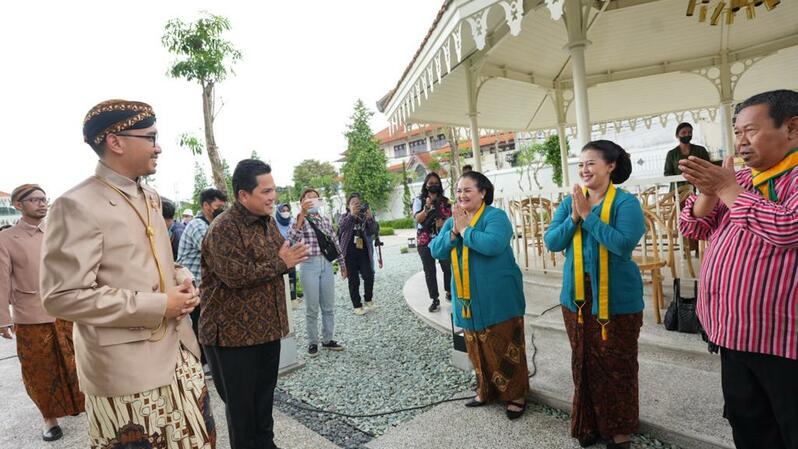 Menteri BUMN Erick Thohir menghadiri acara peresmian Taman Pracima atau Pracima Tuin di dalam komplek Pura Mangkunegaran.