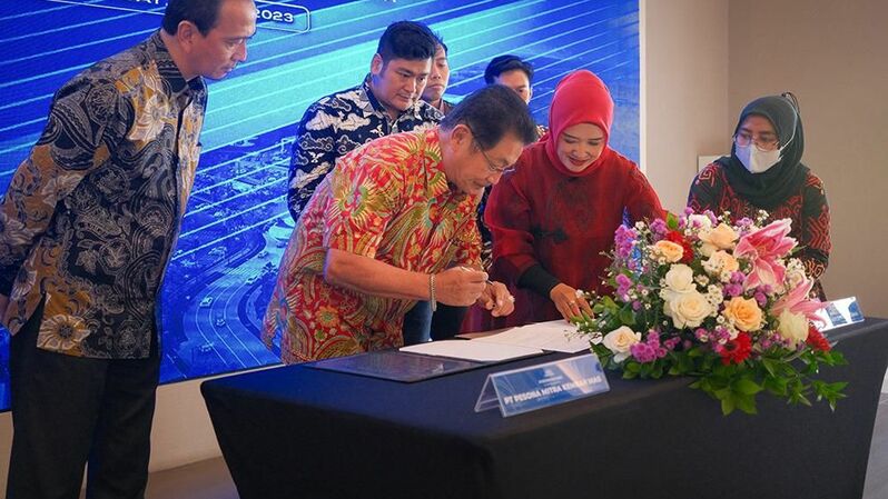 Penandatanganan perjanjian kerja sama antara PT Pesona Mitra Kembar Mas  dengan PT Indomarco Prismatama (Indomaret) dan PT Andalan Auto Prima (Hyundai Andalan), di Bandung, akhir pekan lalu.