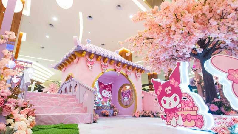 Instalasi Sanrio Character dipamerkan di Mal Pacific Place, Jakarta, untuk merayakan Tahun Kelinci