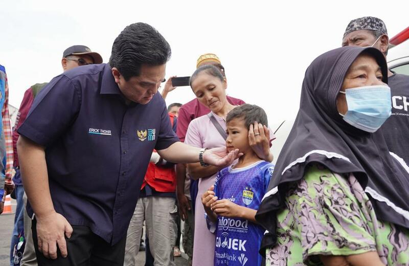 Menteri BUMN Erick Thohir bertemu dengan warga terdampak gempa dan meninjau ke lokasi rumah warga yang rusak.