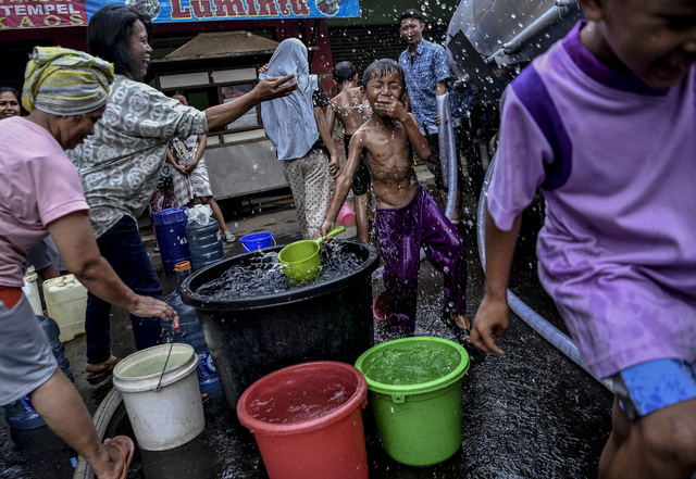 Clean Water Crisis in East Jakarta - Jakarta Globe
