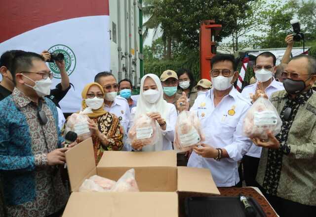 インドネシア、シンガポールのチキン死体の最初の出荷