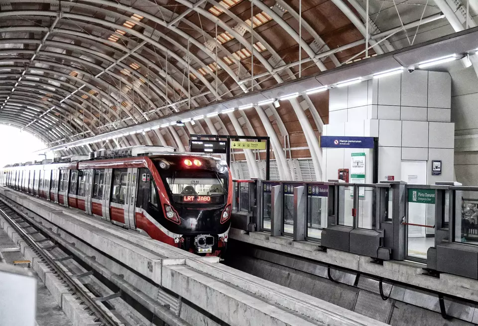 New Railway Networks LRT, MRT, High-Speed Train Bring Beneficial Economic Impacts