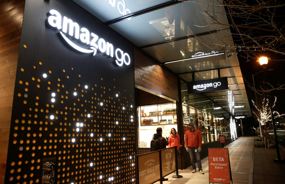 Amazon Opens Line-Free Grocery Store in 