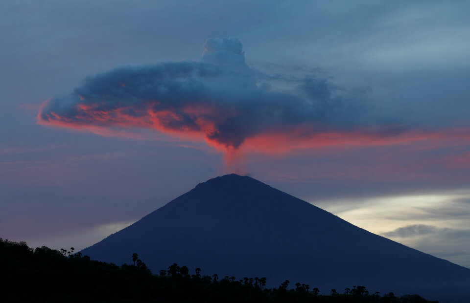 Mount Agung Eruption Causes Estimated Losses of $812m