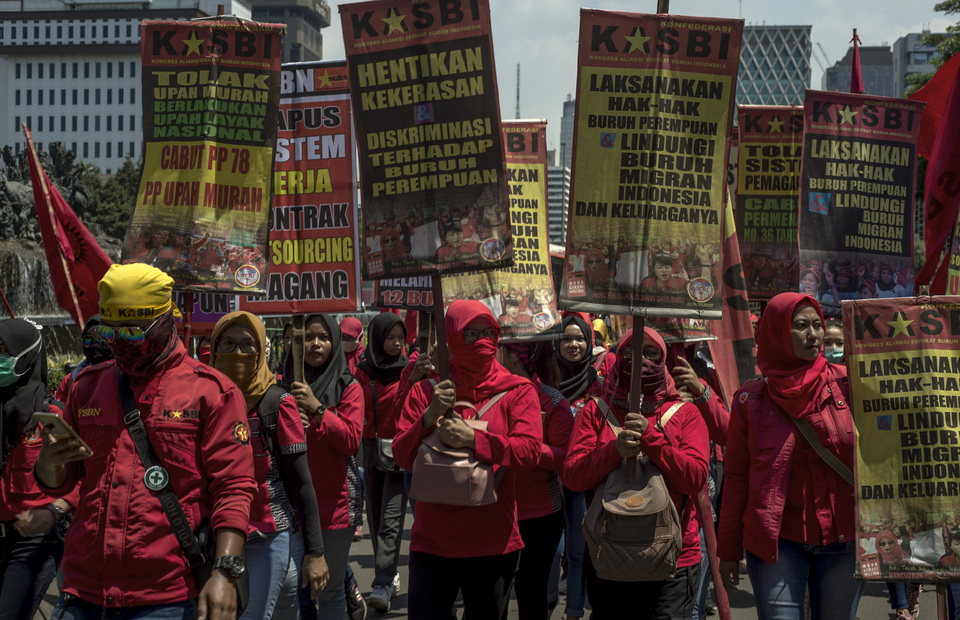 Workers participating in the march to demand higher wages and the right to menstruation and maternity leave. (JG Photo/Yudha Baskoro) 