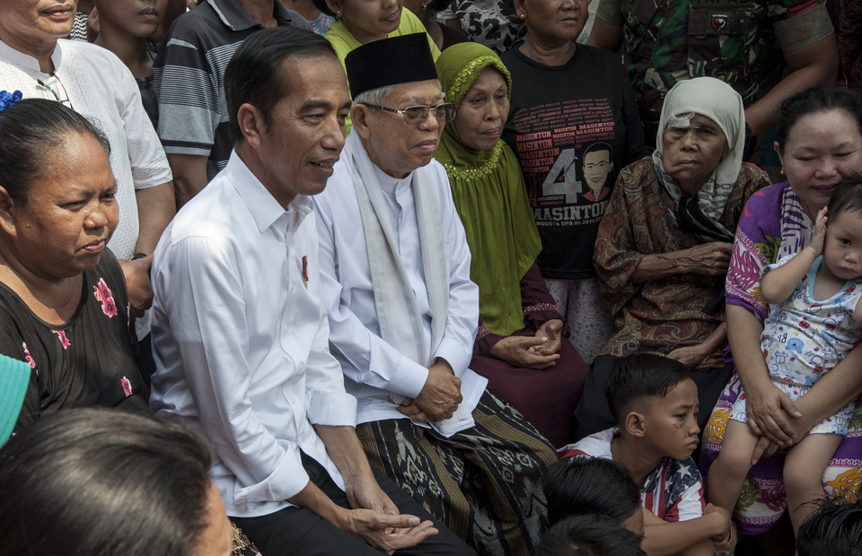 Jokowi Declares Election Victory in a Jakarta Kampung