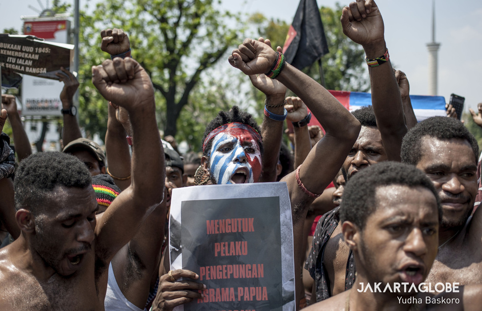 Papuan in Jakarta held a protest in National Monument complex, Central Jakarta on Thursday (22/08). (JG Photo/Yudha Baskoro)
