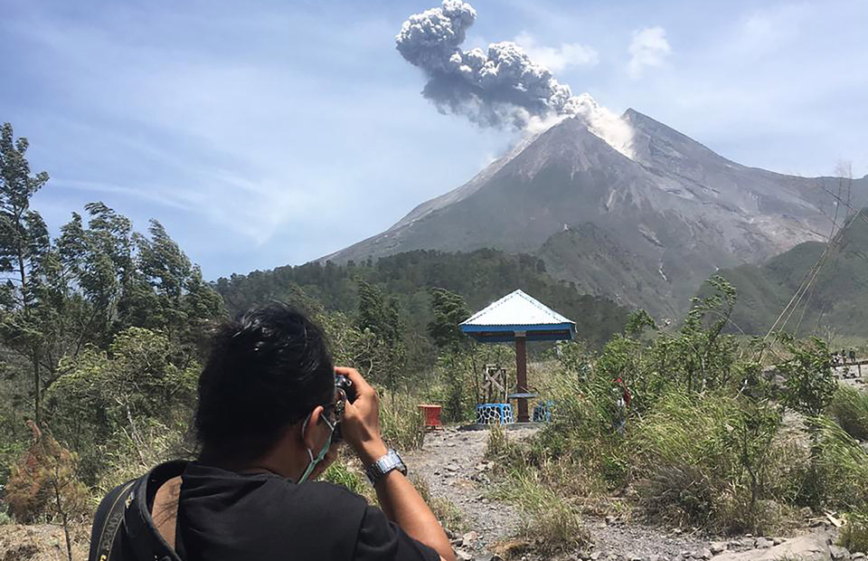 Ashes From Merapi Eruption Disappear, but Rain at Crater Poses Greater