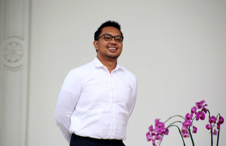 CEO Amarta Microfintceh, Andi Taufan Garuda Putra, saat diperkenalkan Presiden Joko Widodo sebagai staf khusus di beranda belakang Istana Merdeka, Jakarta, Kamis (21/11/2019). Presiden Joko Widodo